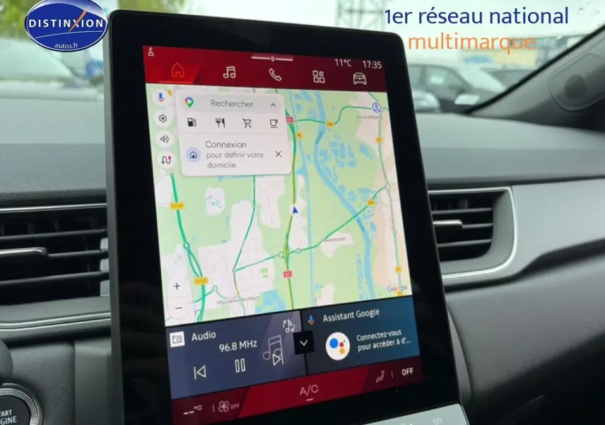 Écran tactile 10,25 pouces du tableau de bord du Renault Symbioz gris schiste, affichant la navigation GPS.