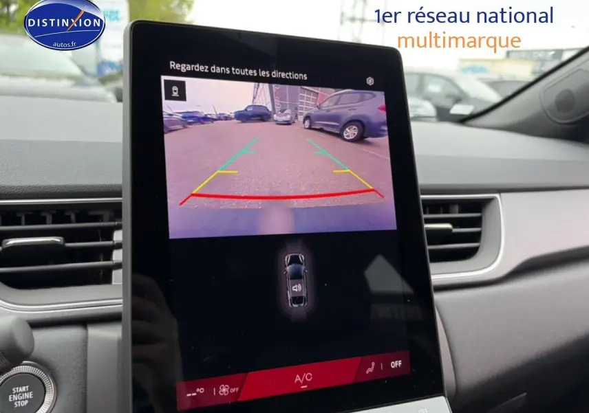Écran tactile central affichant la caméra de recul dans l’habitacle gris schiste du Renault Symbioz 2026.