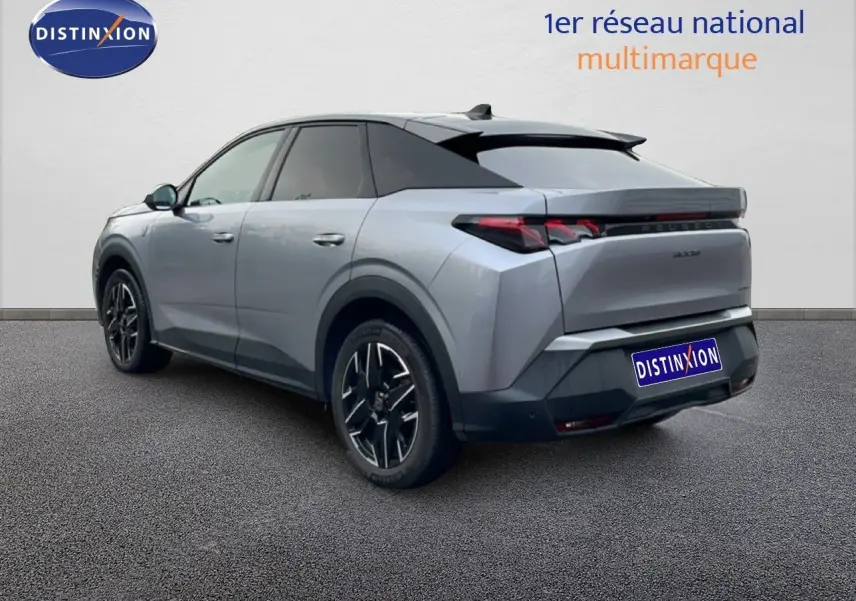 Peugeot 3008 gris Artense métal en 3/4 arrière droit, avec jantes noires et toit noir contrasté.