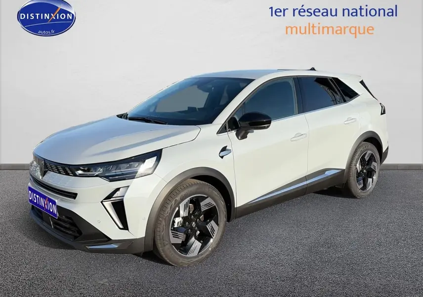 Vue 3/4 avant droite d'un Renault Symbioz gris rafale avec jantes alliage noires et vitres surteintées.