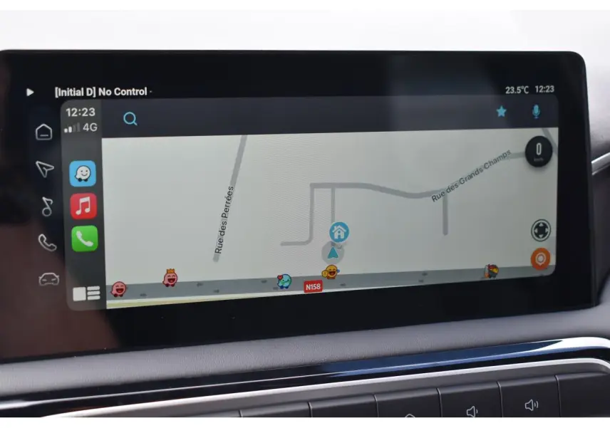 Écran tactile 10,25" du MG3 1.5 L Hybrid+ 195 ch Luxury montrant la navigation GPS avec interface connectée.
