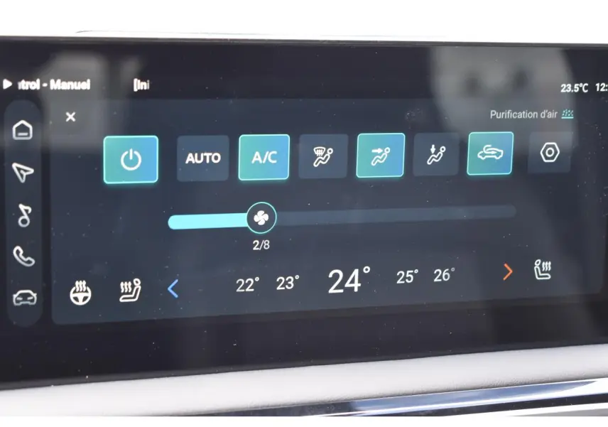 Écran tactile central du MG3 1.5 L Hybrid+ 2026 montrant les réglages de climatisation à 24°C.