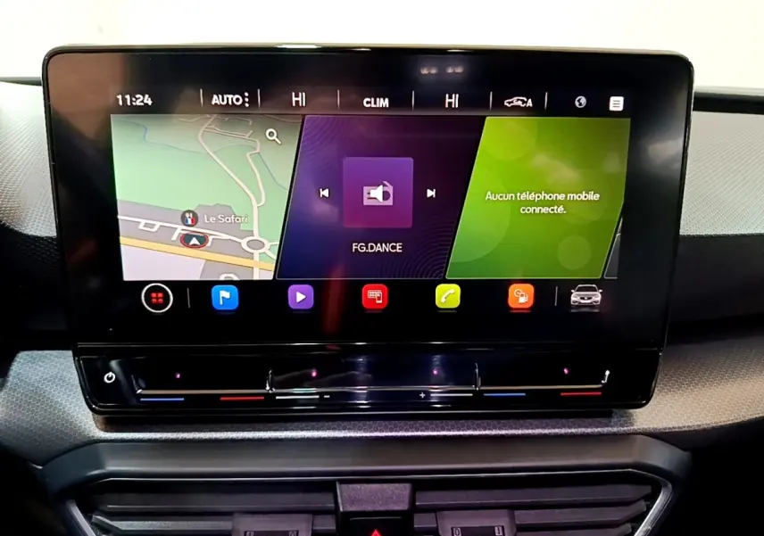 Écran tactile central 10 pouces du tableau de bord du SEAT Leon gris foncé, affichage navigation et multimédia.