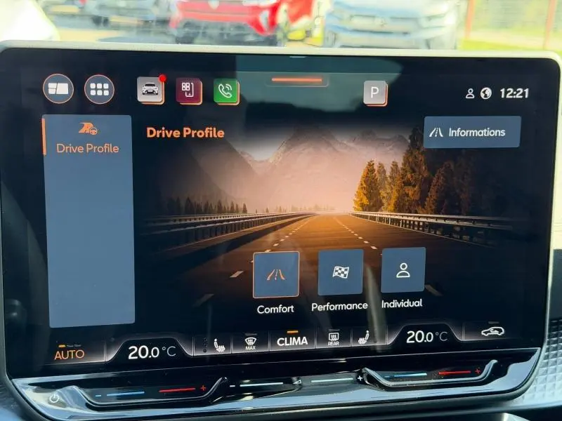 Écran tactile intérieur du CUPRA Formentor 2025 montrant les modes de conduite, avec interface moderne et température à 20°C.