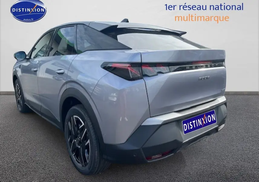 Vue 3/4 arrière gauche d’un Peugeot 3008 gris artense, soulignant ses feux LED et jantes alu noires.