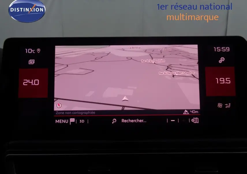 Gros plan sur la palette de changement de vitesses "+" et le commodo d'essuie-glace du Citroën C5 Aircross 2022 gris Artense.