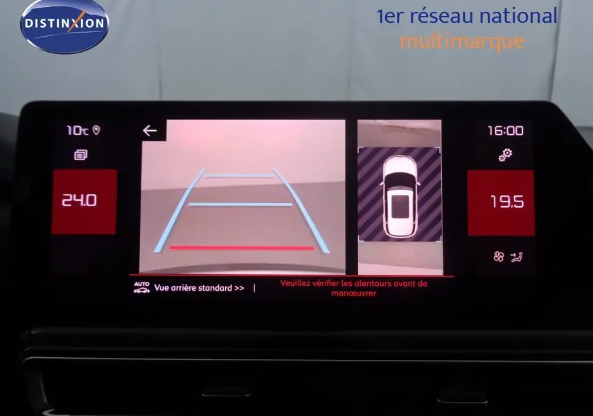 Écran tactile central du tableau de bord du Citroën C5 Aircross 2022 affichant les applications connectées.