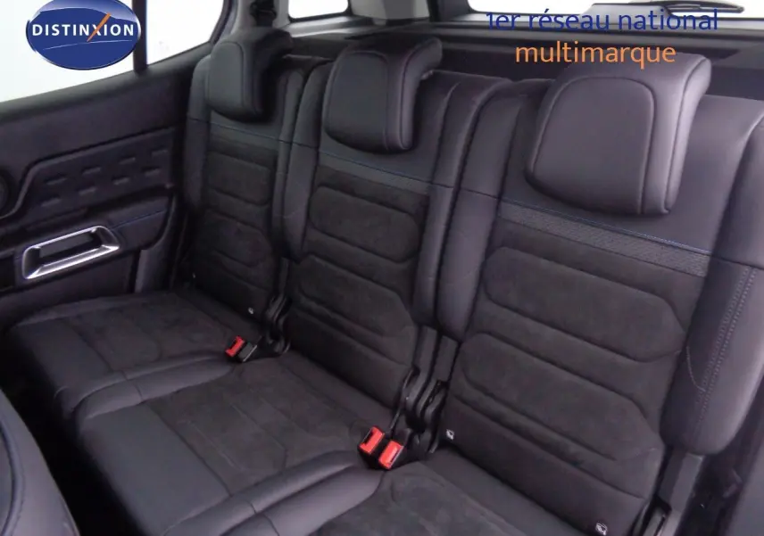 Écran multimédia du Citroën C5 Aircross 2022 montrant la caméra de recul et l'affichage de la température intérieure.