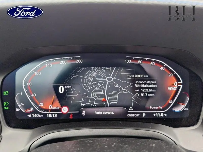 Tableau de bord numérique BMW Série 4 Gran Coupé 420iA 2022 en Saphirschwarz, affichage vitesse et navigation.