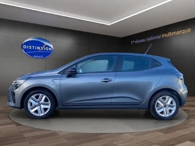 Profil droit d'une Renault Clio Evolution Blue dCi 100 gris foncé, avec jantes alliage et lignes dynamiques visibles.