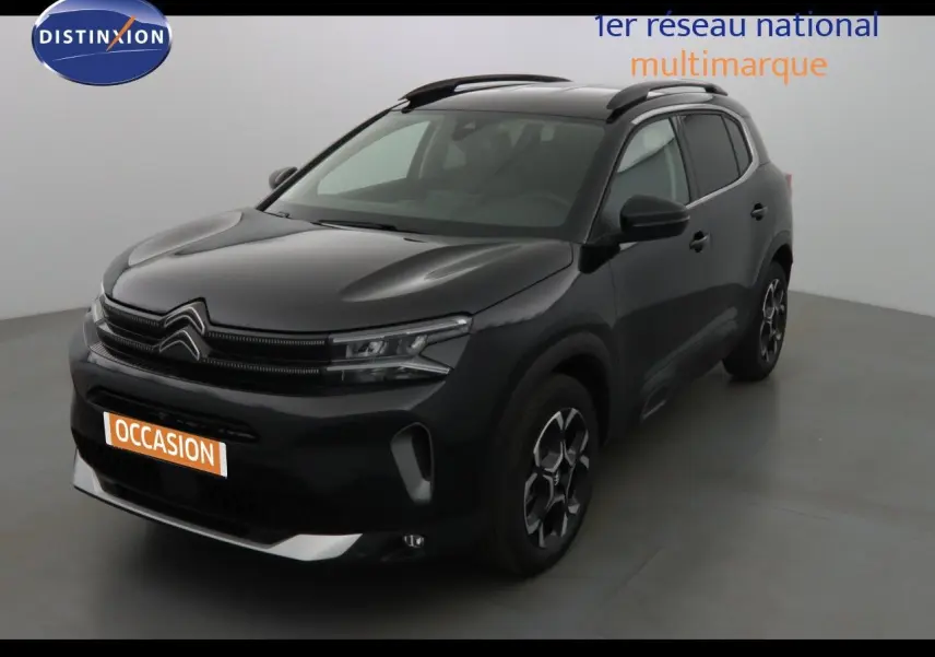 Citroën C5 Aircross noir métal en 3/4 avant droit avec jantes bi-ton et toit ouvrant visible.