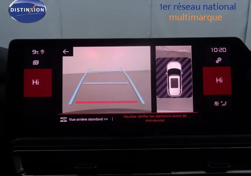 Gros plan sur la commande des phares automatique à gauche du volant du Citroën C5 Aircross noir métal 2022.