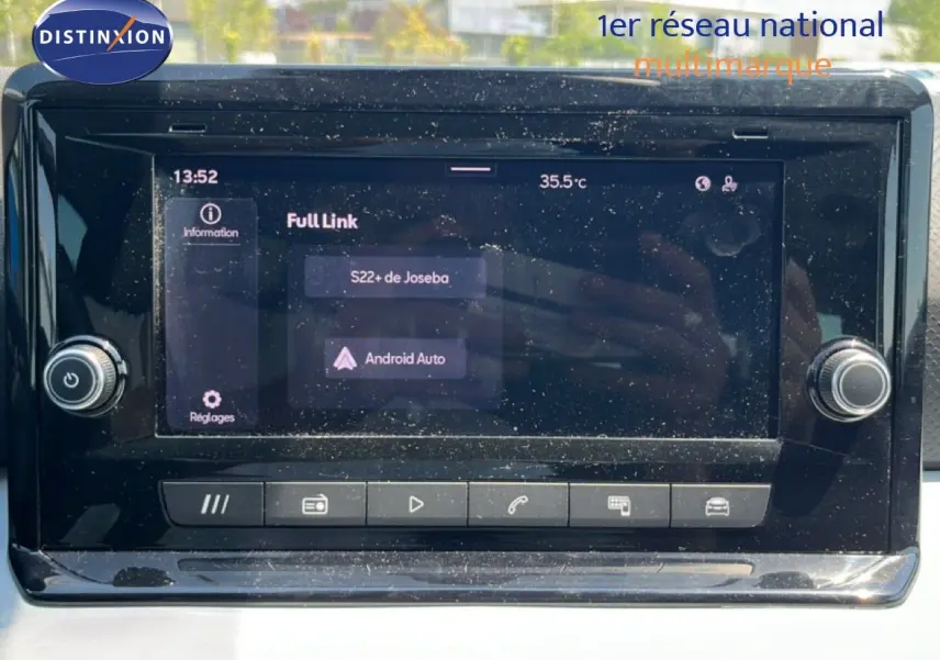 Écran tactile central du tableau de bord de la SEAT Arona 2026, affichant la fonction Full Link avec Android Auto.