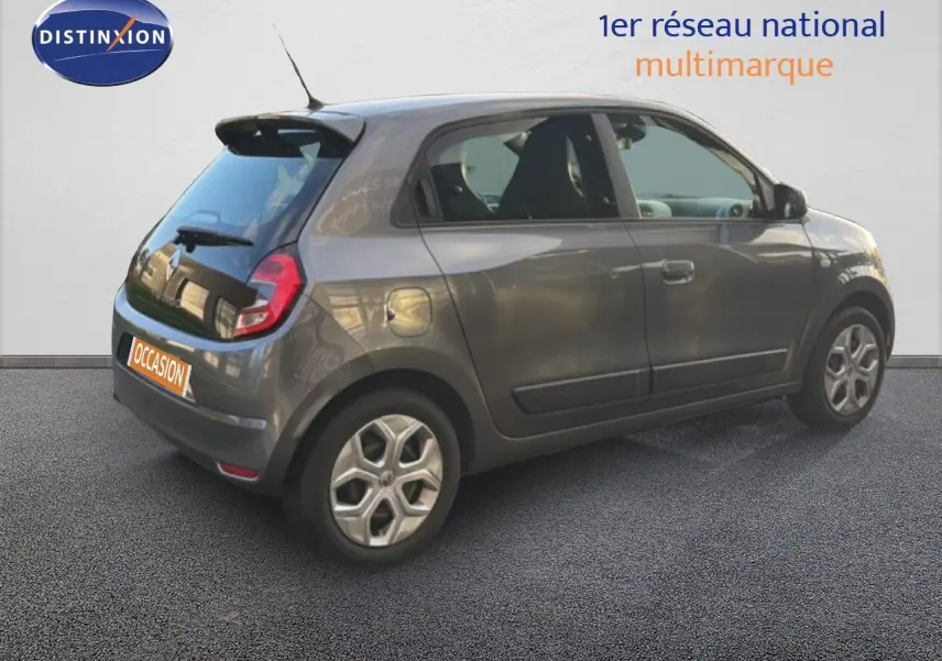 Vue 3/4 arrière droite d'une Renault Twingo gris acier 5 portes, avec jantes alliage et feux arrière LED visibles.