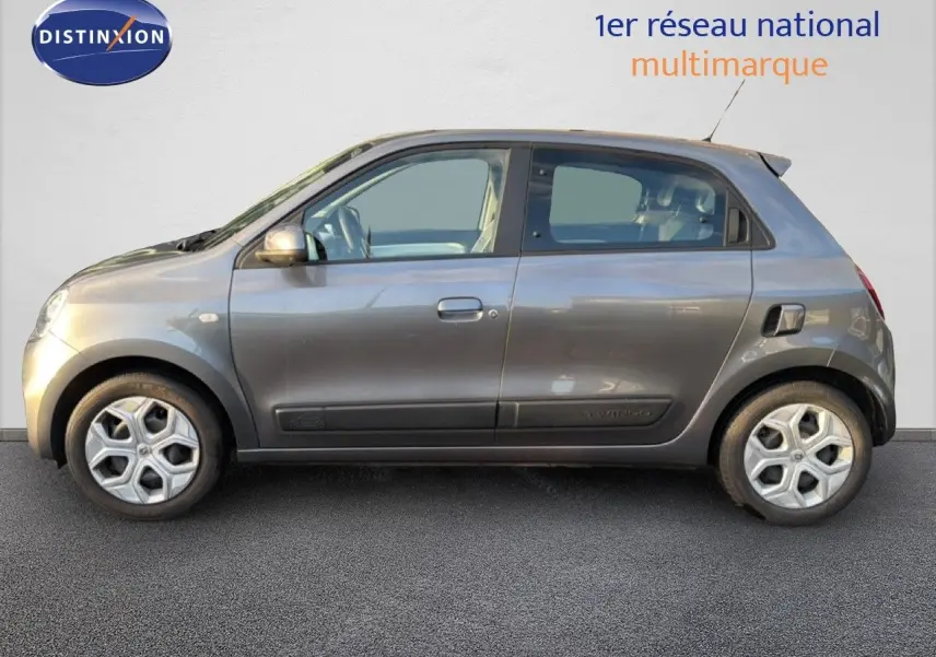 Vue de profil côté gauche d'une Renault Twingo 1.0 SCE 65 Zen gris acier à 5 portes, avec jantes distinctives et finition tissu.