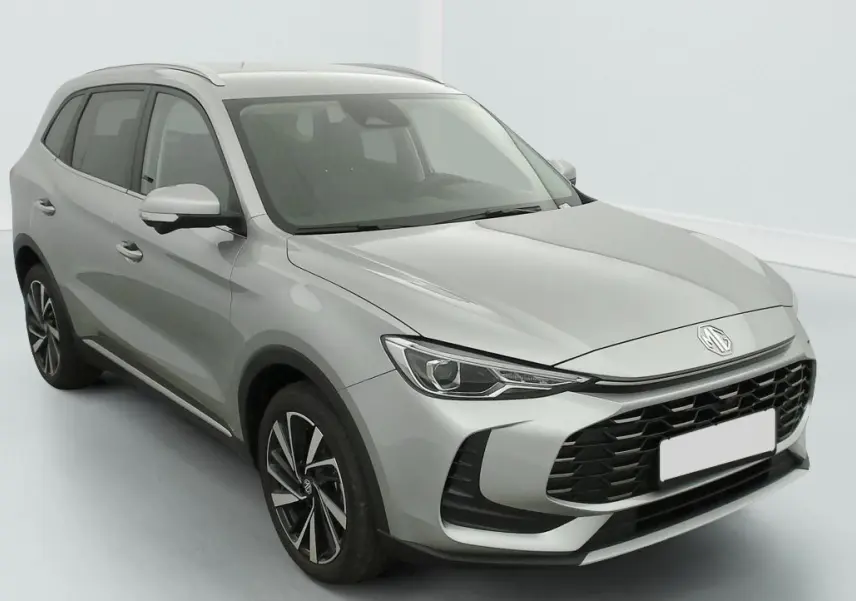 MG ZS 1.5 L Hybrid+ gris argent vu en 3/4 avant droit, avec calandre large et jantes alliage distinctives.