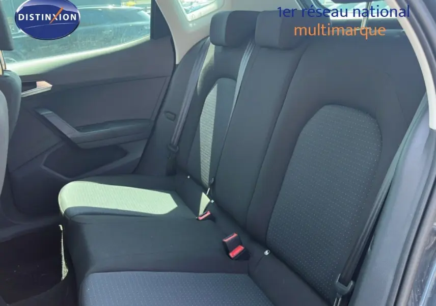 Vue intérieure côté droit des sièges arrière en tissu noir de la SEAT Arona 2025, version Style Special Edition.