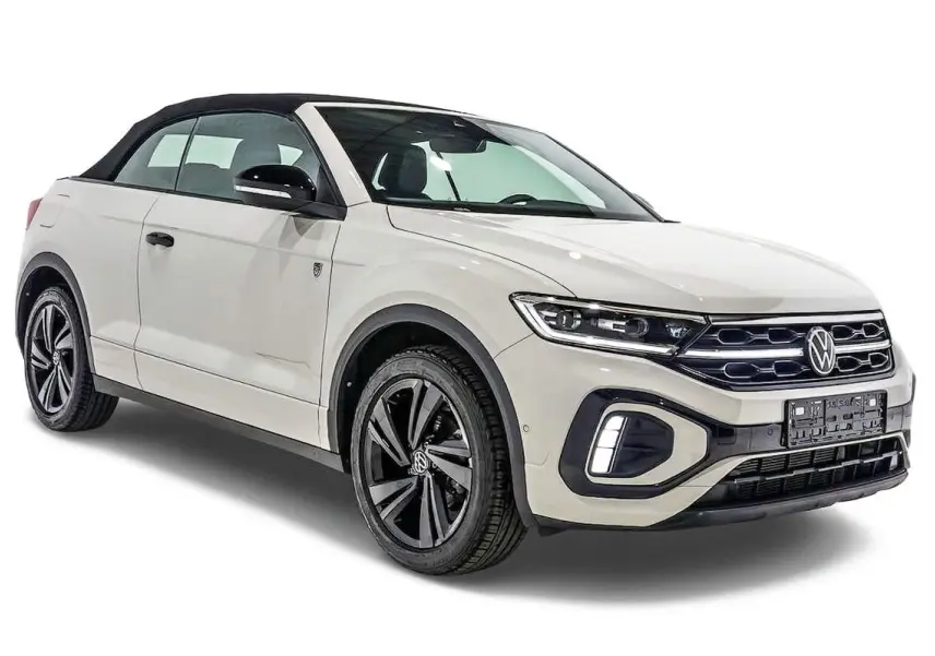 Vue 3/4 avant droite d’un Volkswagen T-Roc Cabriolet beige métallisé avec toit noir et jantes noires distinctives.