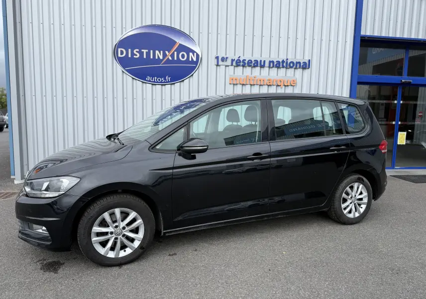 Volkswagen Touran noir 2017 vue de profil côté gauche, monospace compact avec jantes alliage argentées.
