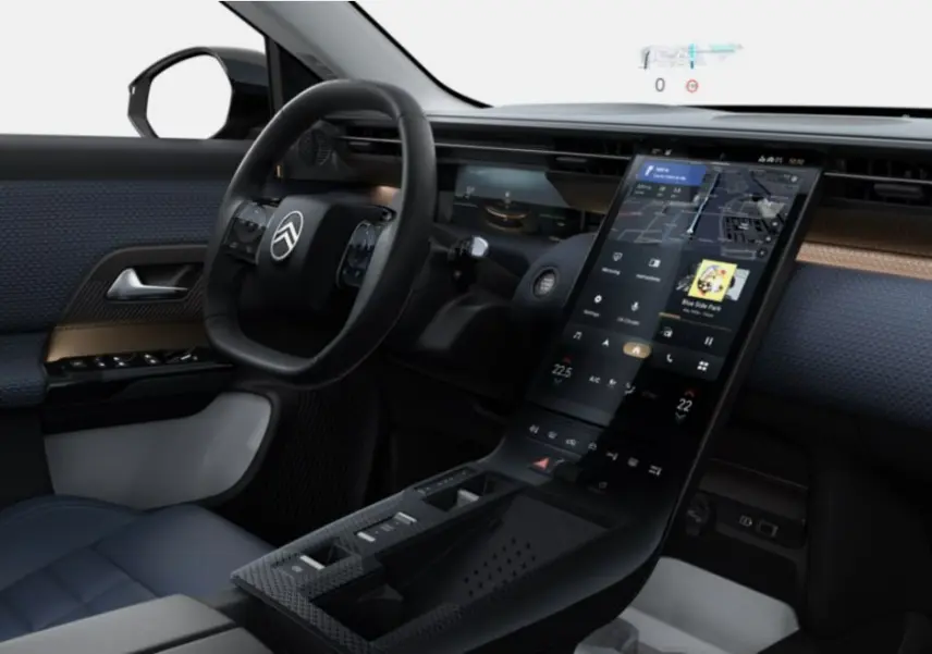 Vue intérieure côté conducteur du Citroën C5 Aircross II Hybrid avec grand écran tactile vertical et finitions bleu et noir.