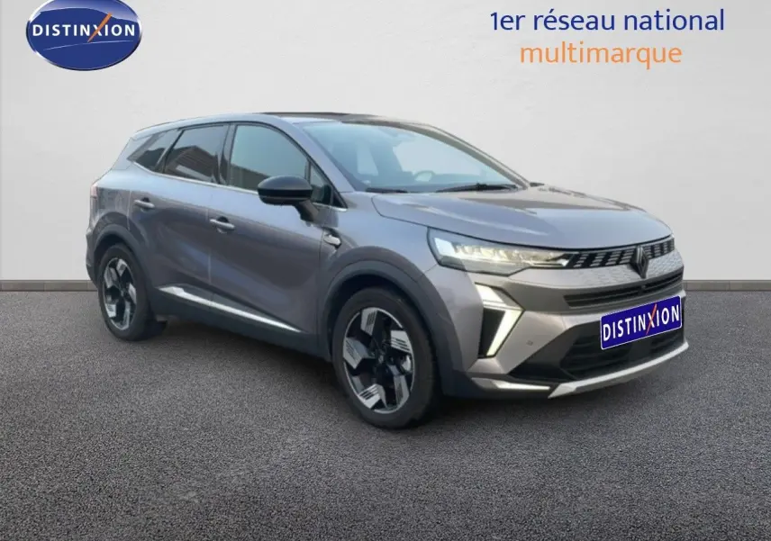 Renault Symbioz gris cassiopée métal en 3/4 avant droit, avec calandre distinctive et jantes bi-ton.