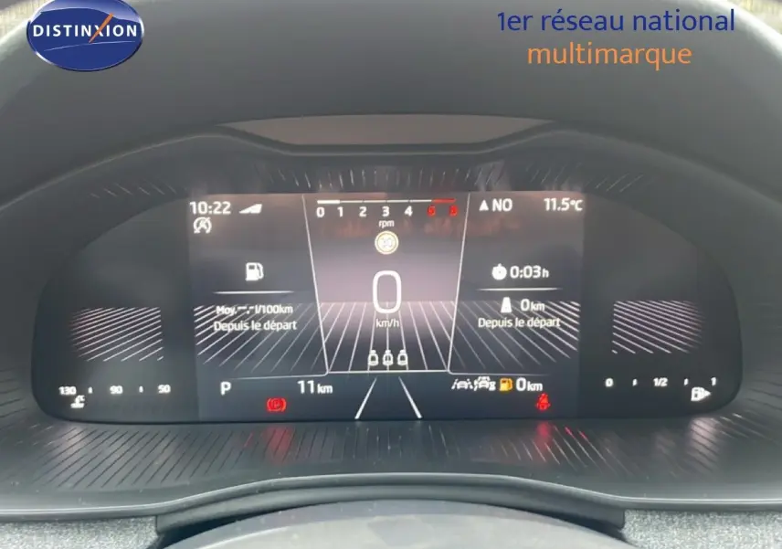 Tableau de bord numérique du Skoda Kamiq 2025 affichant la vitesse à 0 km/h et diverses informations de conduite.