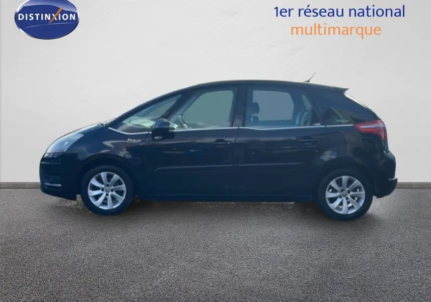 Profil côté gauche d'une Citroën C4 Picasso noire métal de 2008, avec jantes alliage et vitres teintées.