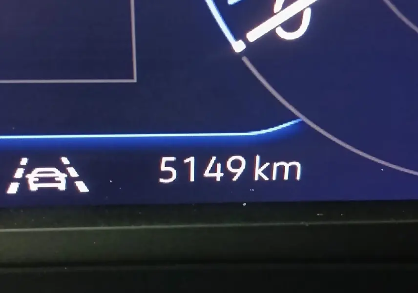 Affichage du compteur digital du Volkswagen Taigo 1.5 TSI 150 DSG7 R-Line Edition montrant 5149 km parcourus.