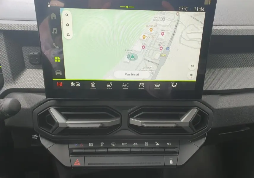 Vue rapprochée de l'écran tactile central et des commandes de climatisation du Dacia Dokker Van gris schiste, version 2026.