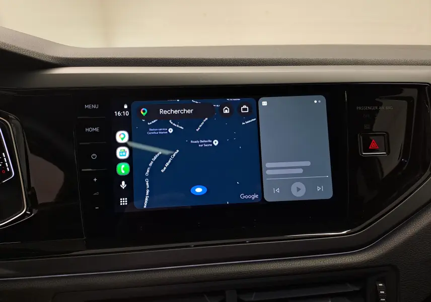 Écran tactile central du Volkswagen Taigo 2025 affichant le système de navigation Discover Pro.