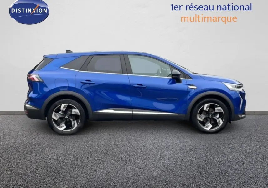 Profil droit du Renault Symbioz 2025 bleu iron metal, SUV hybride avec jantes alliage distinctives et lignes modernes.