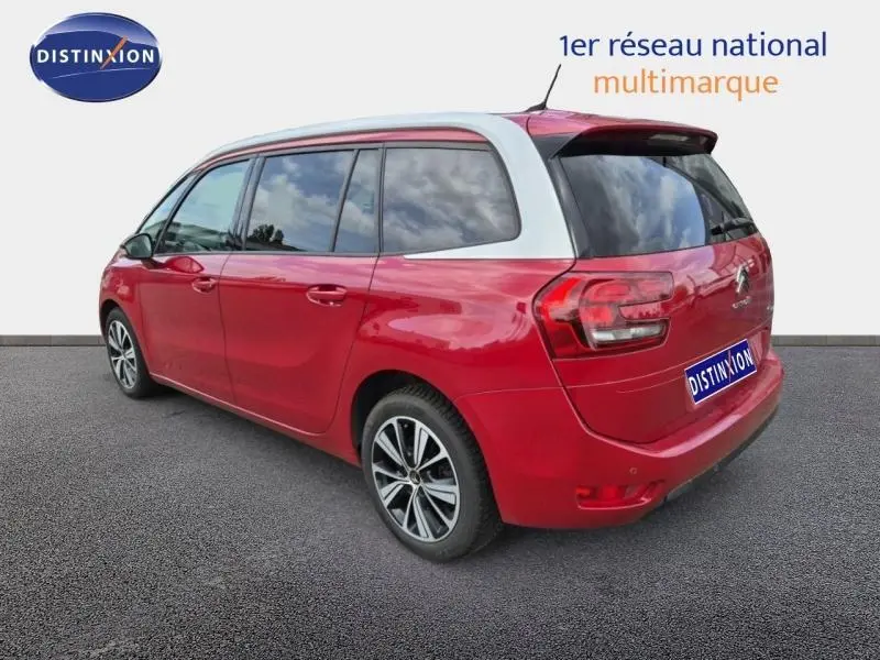 Vue 3/4 arrière droite du Citroën Grand C4 Spacetourer rouge Rubi avec toit argenté et jantes alu.