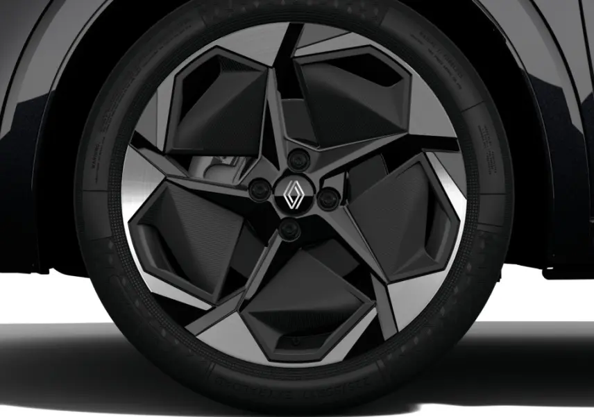 Gros plan sur la roue avant droite noire de la Renault Clio Techno full hybrid 2026 avec jante au design géométrique distinctif.