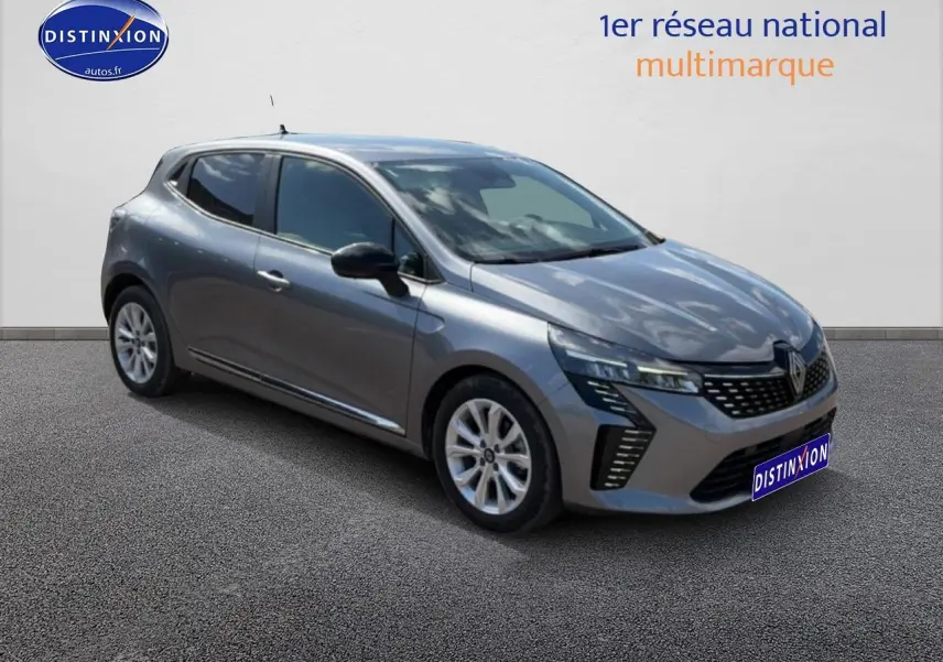 Renault Clio V gris foncé vue 3/4 avant droit avec phares LED et jantes alliage 16 pouces.