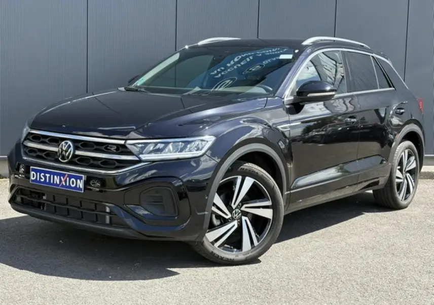 Volkswagen T-Roc noir intense en 3/4 avant droit avec jantes alliage 18" Nevada et logo R-Line sur calandre.