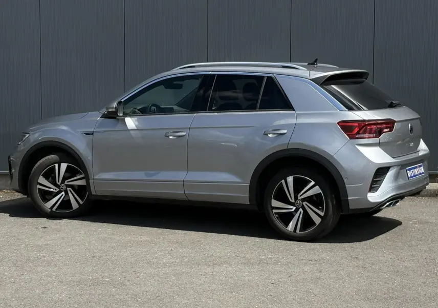 Volkswagen T-Roc 1.5 TSI R-Line gris pyrite vue de profil côté gauche avec jantes alliage 18 pouces Nevada.
