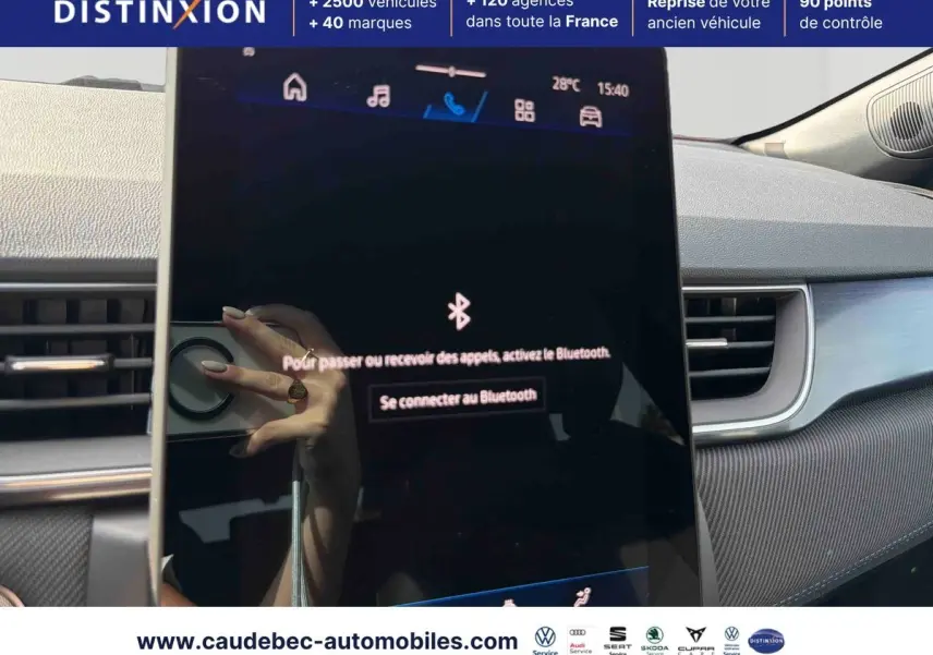 Détail de l’écran tactile central du tableau de bord du Renault Symbioz, avec interface Bluetooth affichée.
