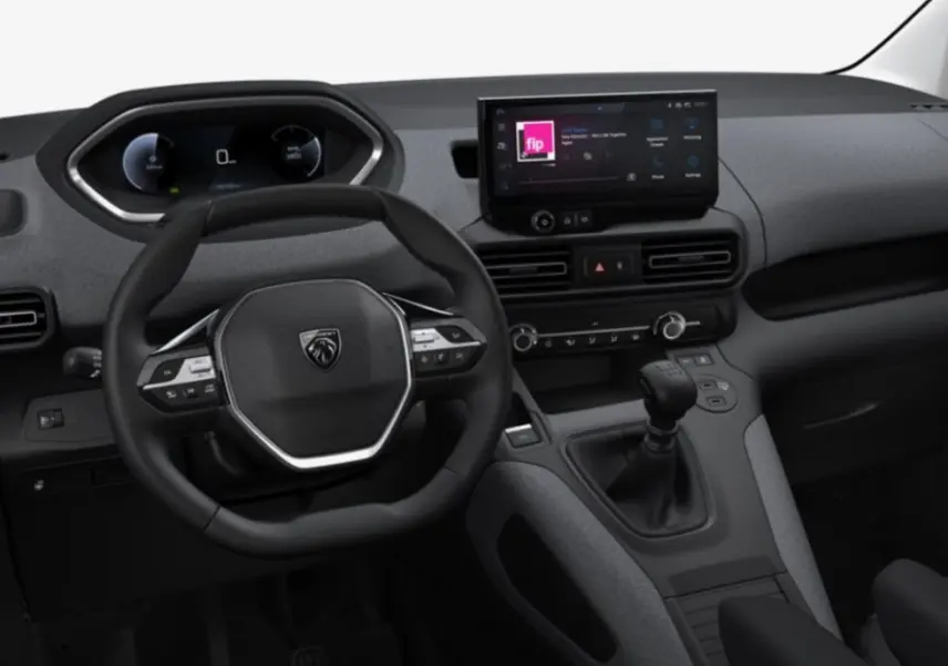 Vue intérieure du tableau de bord du Peugeot Rifter gris acier, avec volant multifonction et écran tactile central.