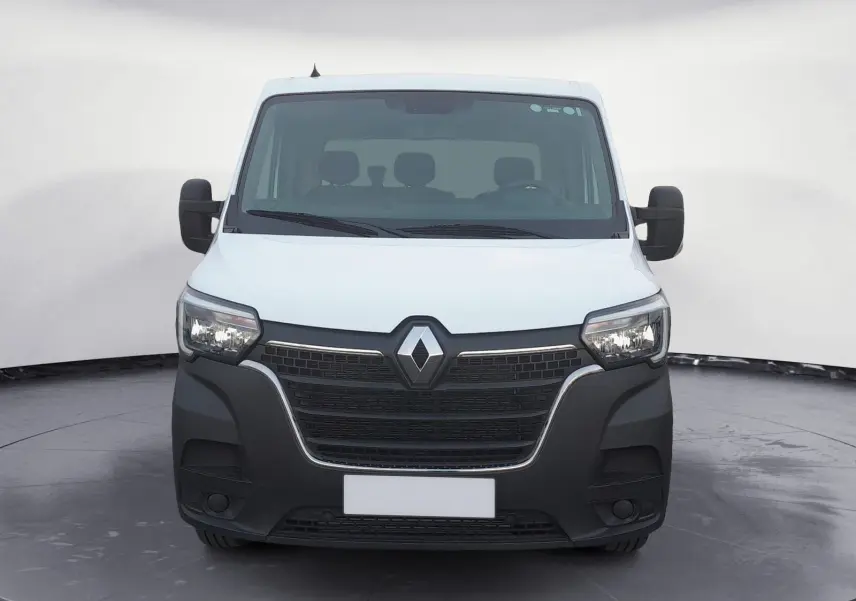 Vue frontale du Renault Master Châssis Cabine blanc 2024 avec calandre noire et phares allumés.