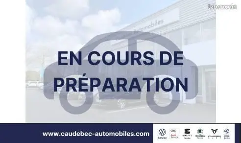 Image générique avec texte "En cours de préparation" masquant un Volkswagen ID.4 blanc en 3/4 avant, sans détails visibles.