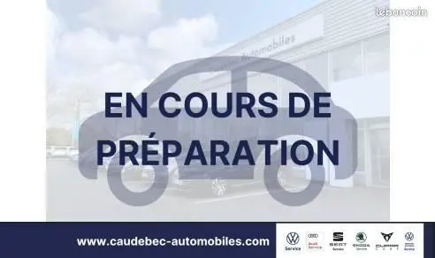 Image non disponible, véhicule Volkswagen ID.4 Pro blanc en préparation chez un concessionnaire.