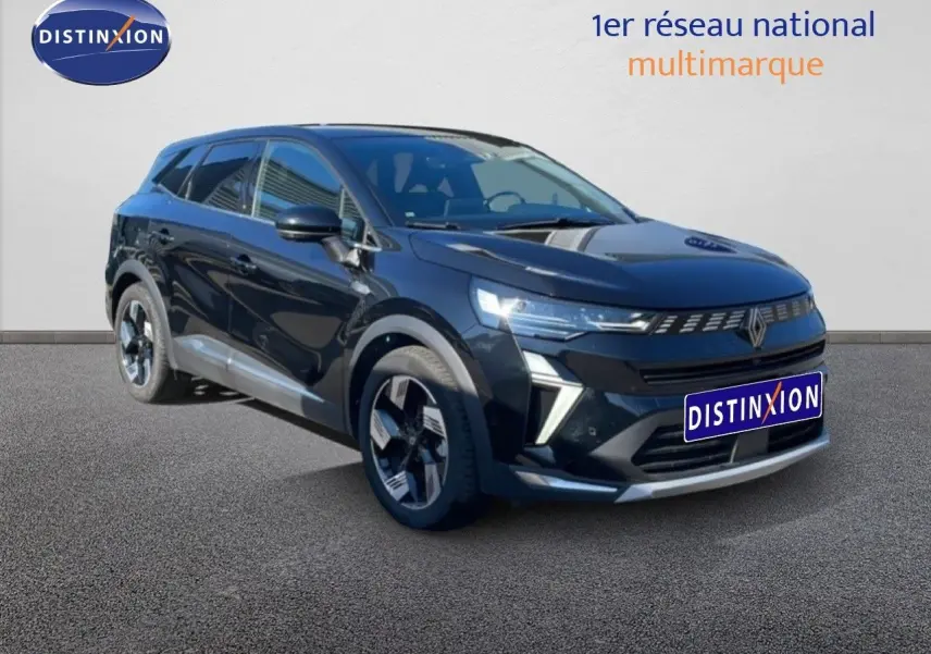 Renault Symbioz 2025 noir étoile métal en 3/4 avant droit, SUV hybride avec signature lumineuse distinctive.