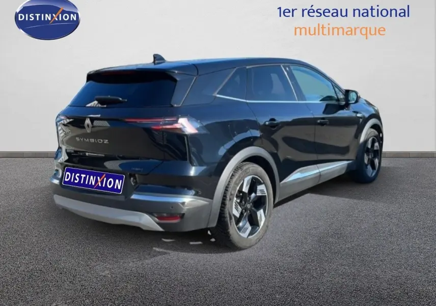 Vue 3/4 arrière droite du Renault Symbioz noir étoile métal avec jantes bicolores et détails chromés.