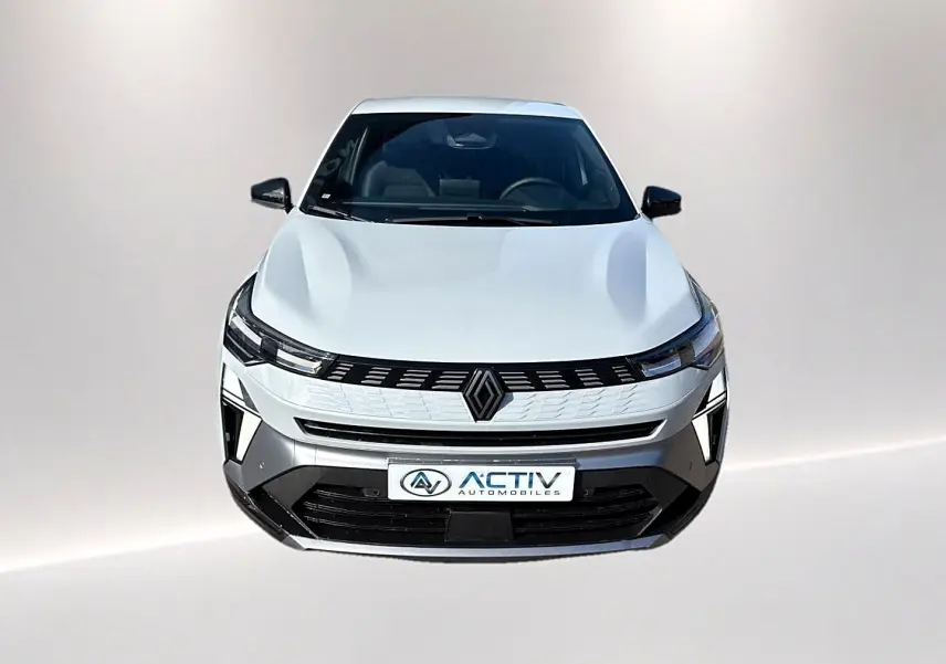 Vue avant d'une Renault Symbioz gris rafale avec calandre noire et phares LED fins, sur fond neutre.
