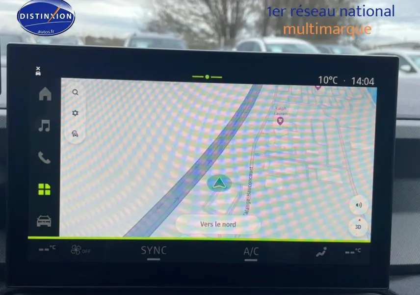 Écran tactile du système de navigation du Dacia Bigster 2025, affichant une carte avec indication "Vers le nord".