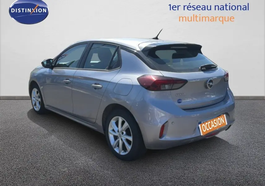Vue 3/4 arrière droite d'une Opel Corsa 1.2 75 Elegance gris quartz métal, compacte et cinq portes.