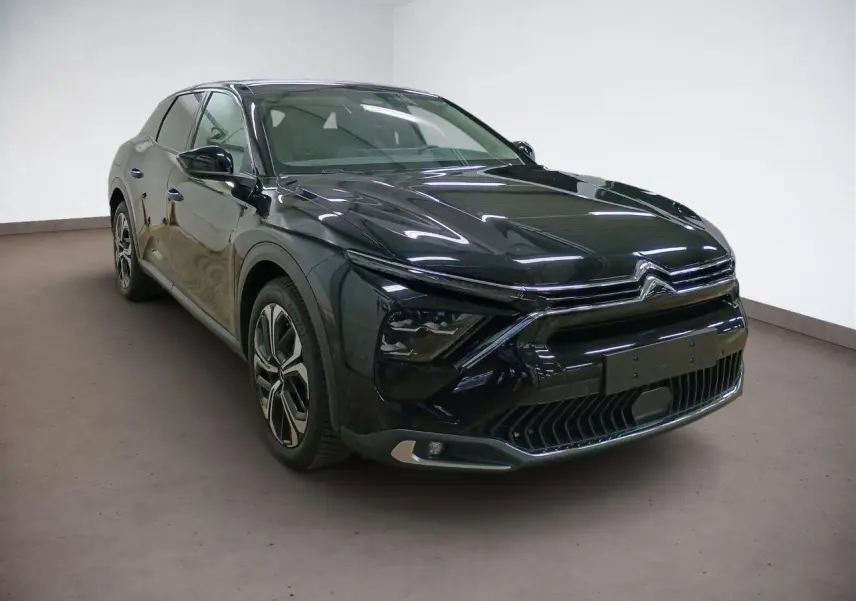 Citroën C5 X noir Perla vue 3/4 avant droit, avec calandre distinctive et jantes alliage 19 pouces.