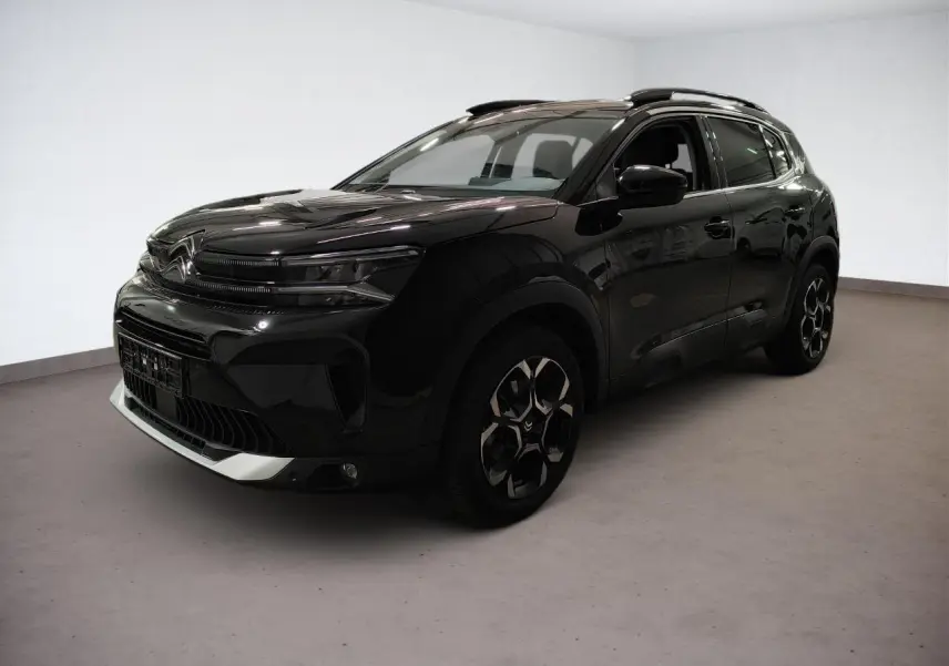 Citroën C5 Aircross noir Perla en 3/4 avant droit, avec jantes alliage bi-ton et barres de toit noires.