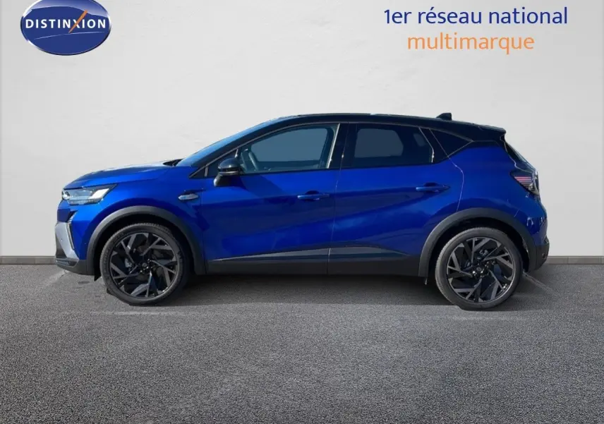 Renault Captur E-Tech hybride 2025 bleu iron métal avec toit noir, vue profil côté gauche sur fond neutre.