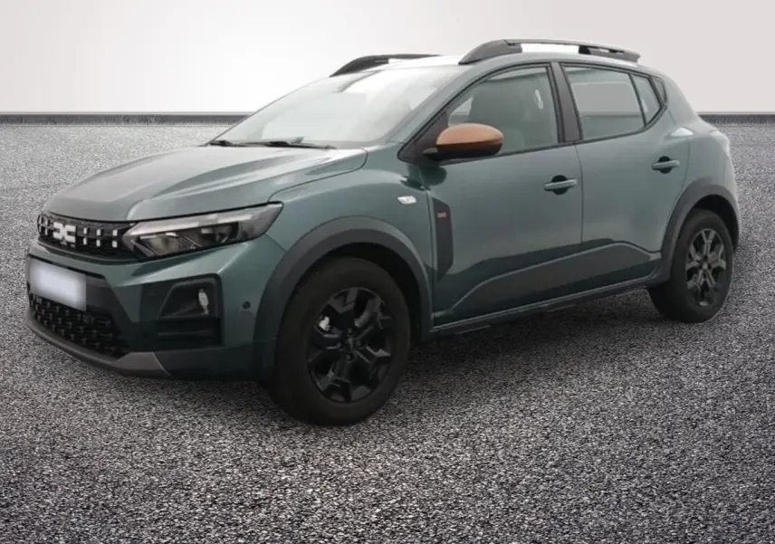 Vue 3/4 avant gauche d'une Dacia Sandero Extreme Eco-G 120 auto 2026 vert avec rétroviseurs marron et jantes noires.